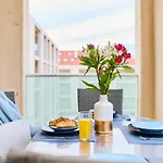 Beachfront Luxury Complex 2Bd Sunset Apartment